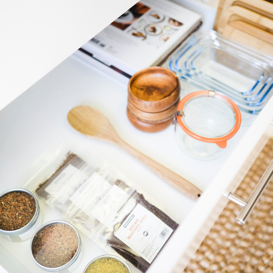 Tidy spice drawer & containers